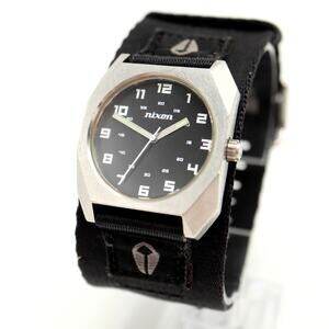 Nixon The Scout Mens Watch 35mm Silver Tone Black Nylon Strap with New Battery